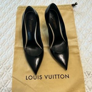 Louis Vuitton Pointed Toe Leather Black Pumps